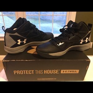 Under Armour Men’s Basketball Sneaker - Size 11